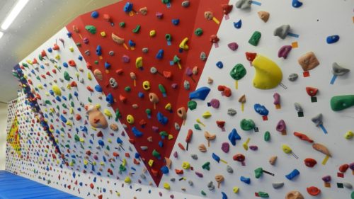 栃木県のクライミング施設「壬生町総合運動場 ボルダリング施設」